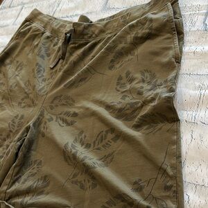 NWOT J. Jill Olive Leaf Print Women Shorts